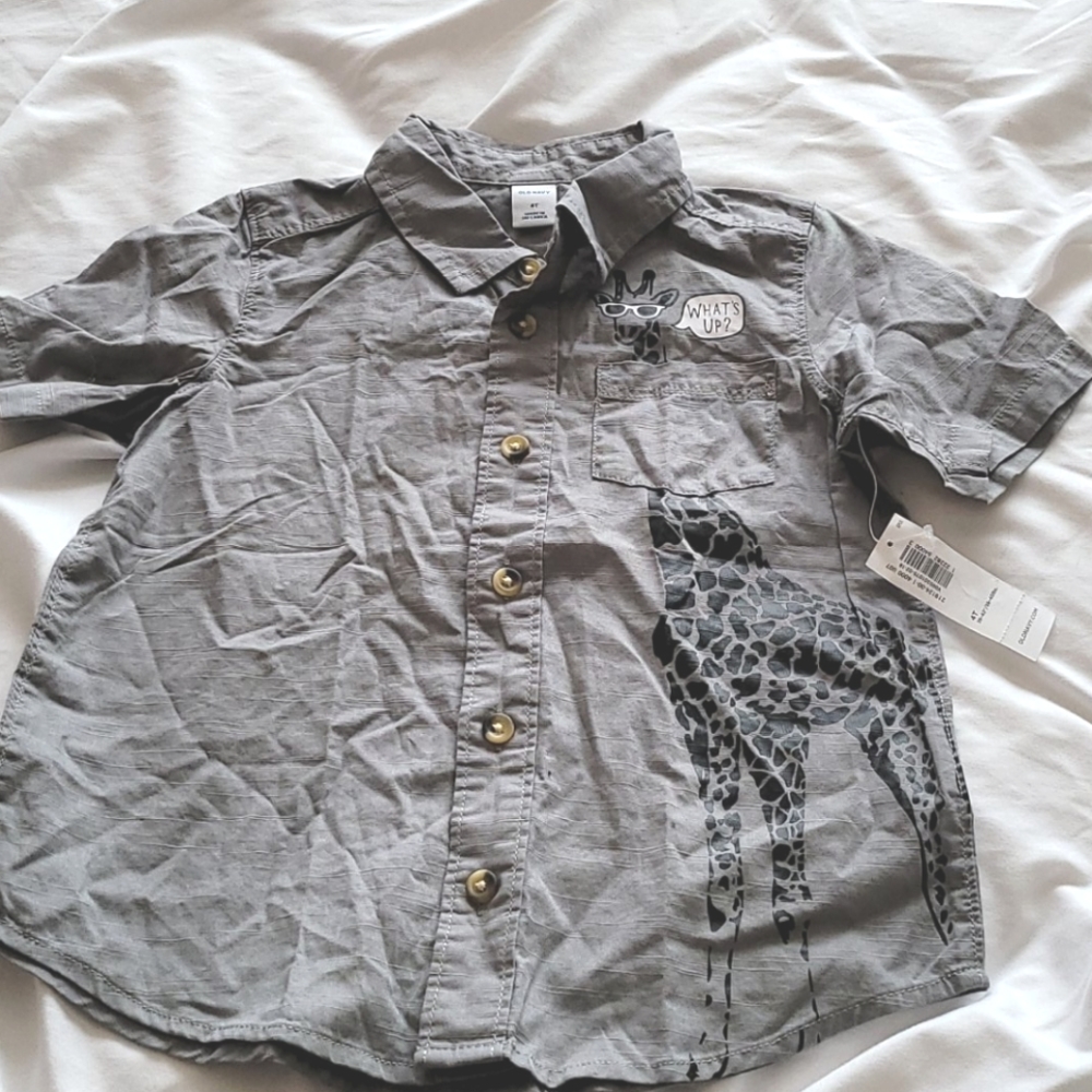 Old Navy 4T Giraffe gray shirt never used